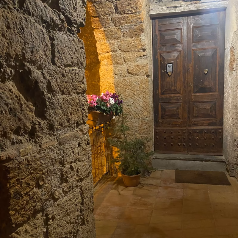 I vicoli del borgo di Lubriano, in provincia di Viterbo