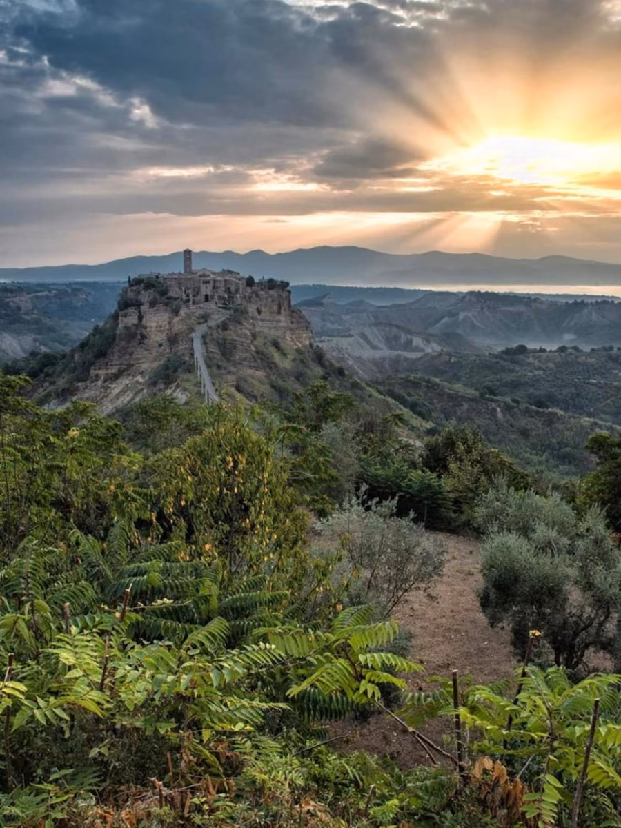 Il panorama dalla terrazza di Luce su Civita verso la Valle dei Calanchi